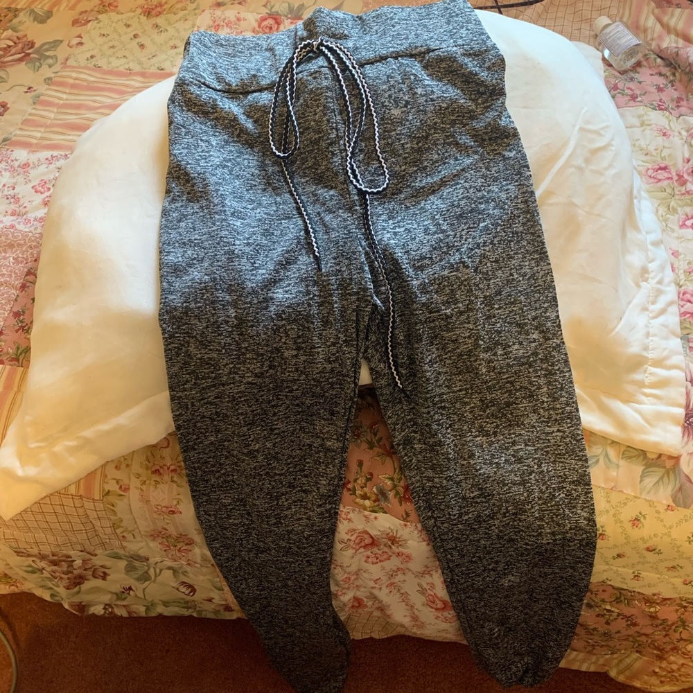 gray leggings
